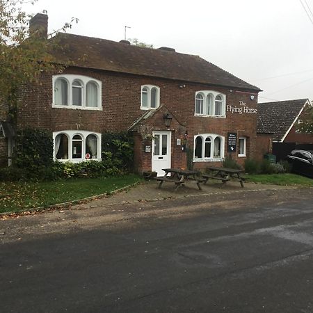 The Flying Horse Inn Boughton Aulph Esterno foto