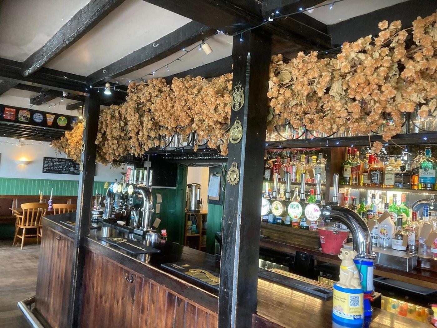 The Flying Horse Inn Boughton Aulph Esterno foto