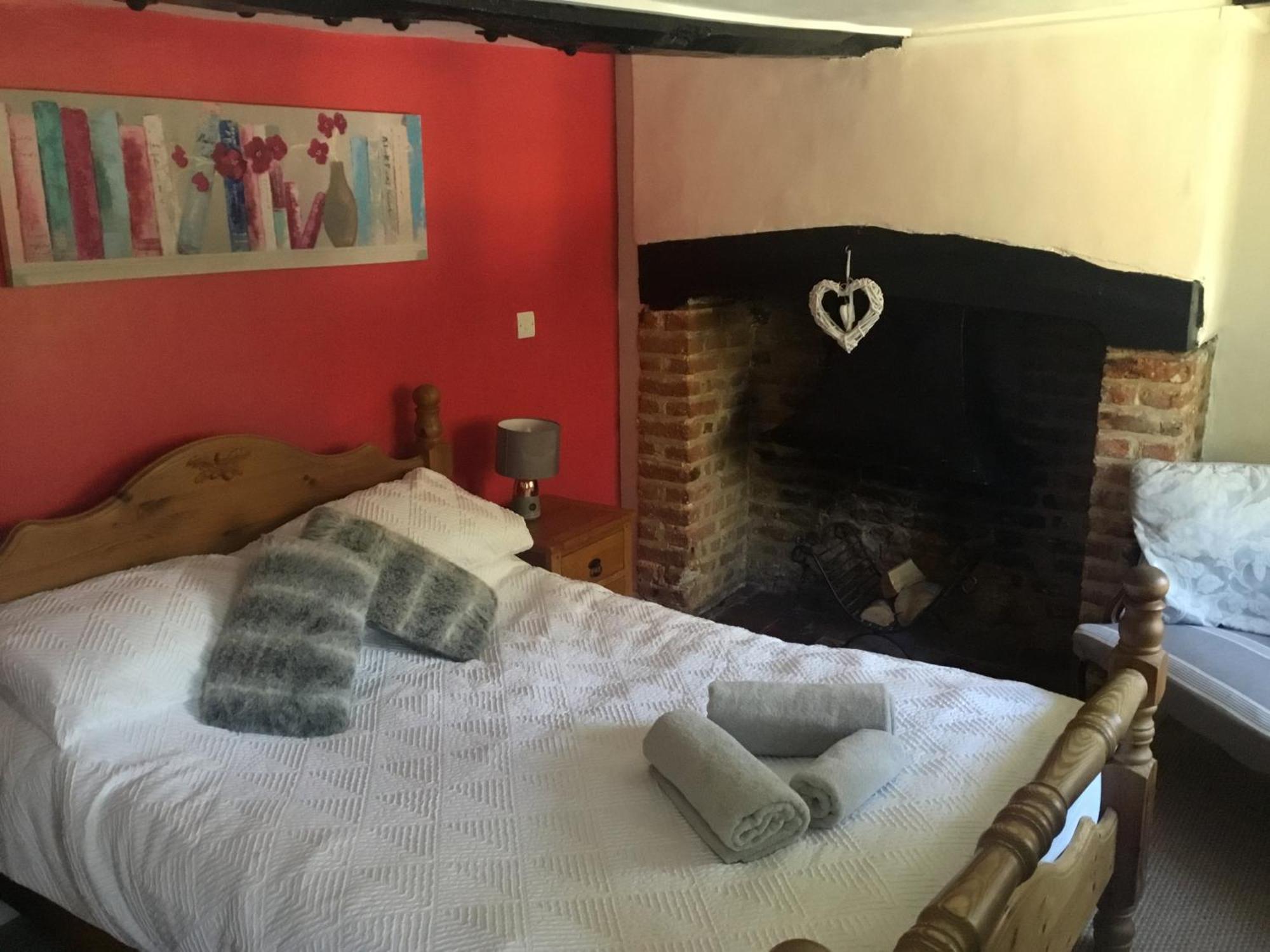 The Flying Horse Inn Boughton Aulph Esterno foto