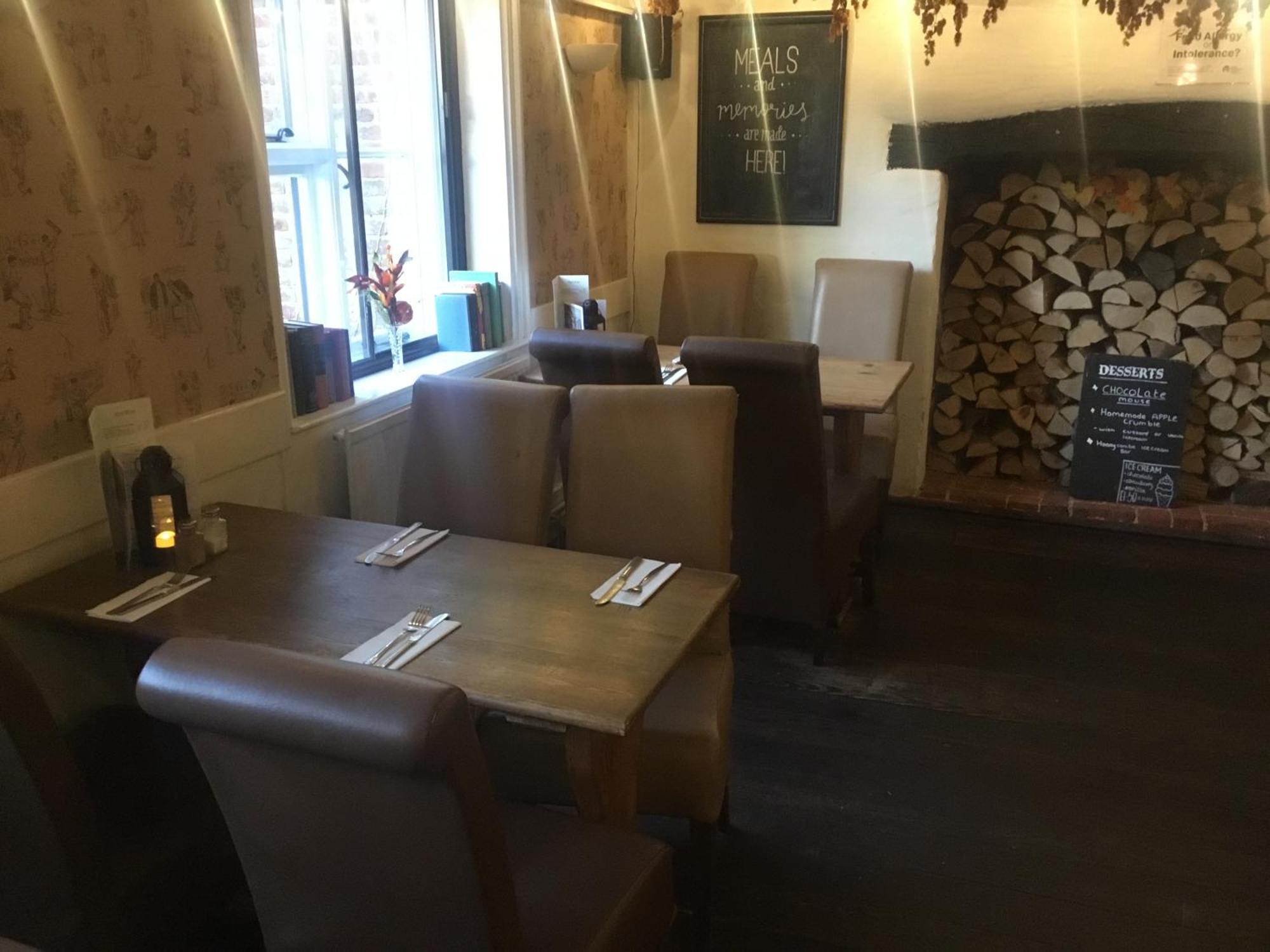 The Flying Horse Inn Boughton Aulph Esterno foto