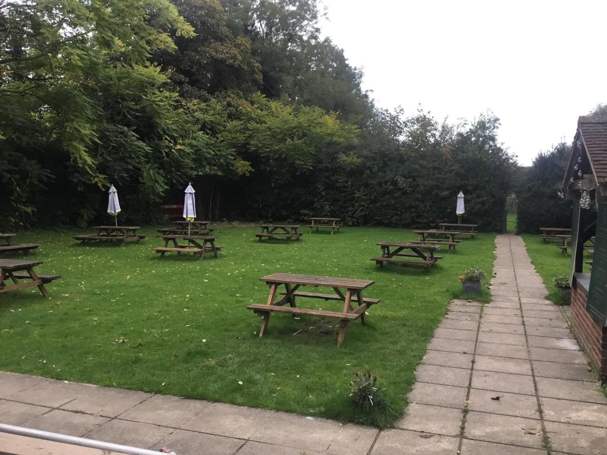 The Flying Horse Inn Boughton Aulph Esterno foto