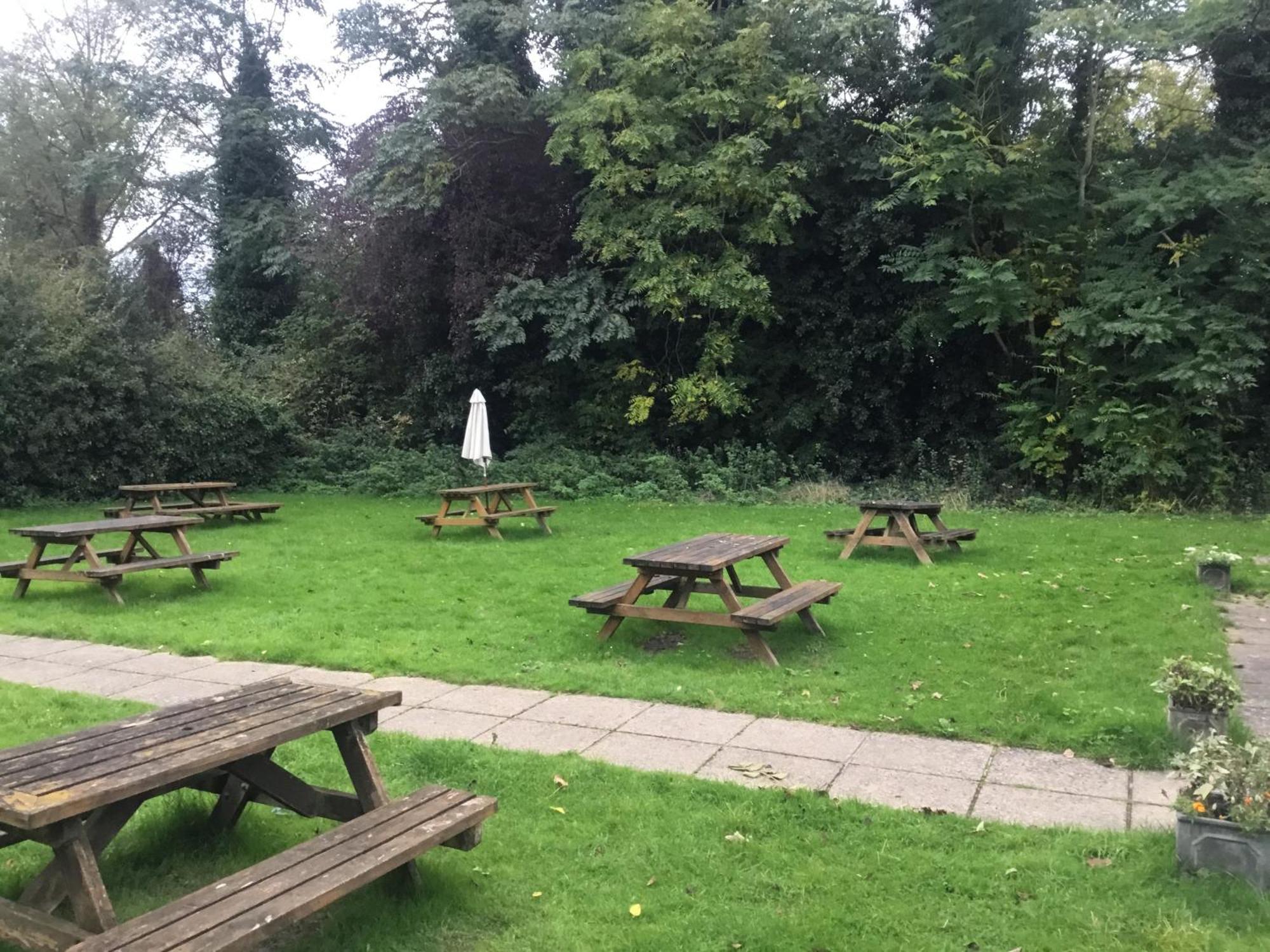 The Flying Horse Inn Boughton Aulph Esterno foto