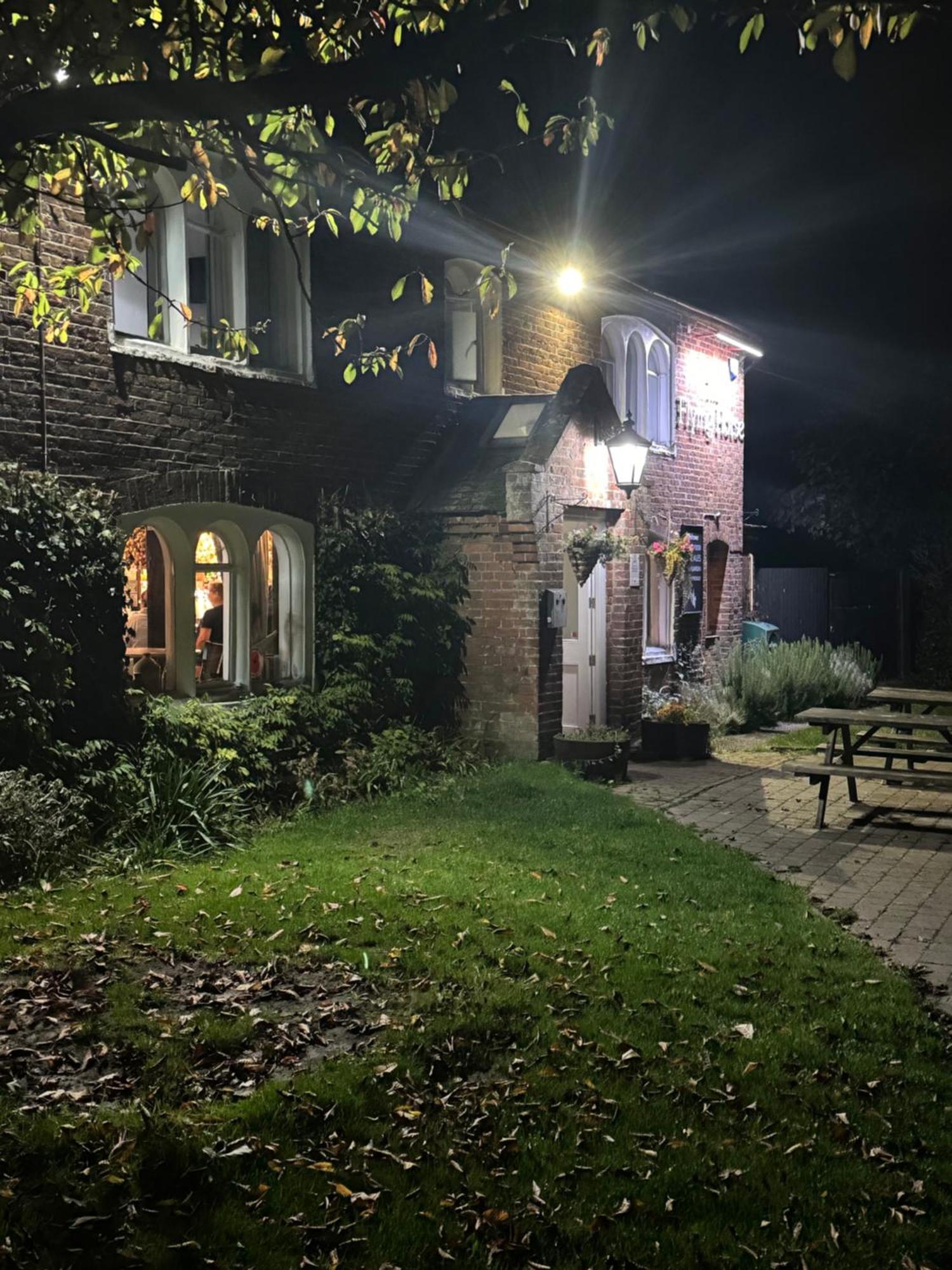 The Flying Horse Inn Boughton Aulph Esterno foto